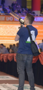 kontraschall promoter mit t-shirt kanone gasag sixdays berlin
