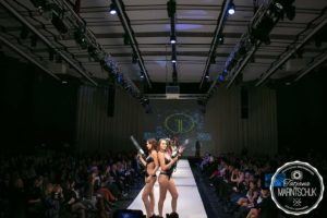 models mit t-shirt kanonen fashion week berlin bnof