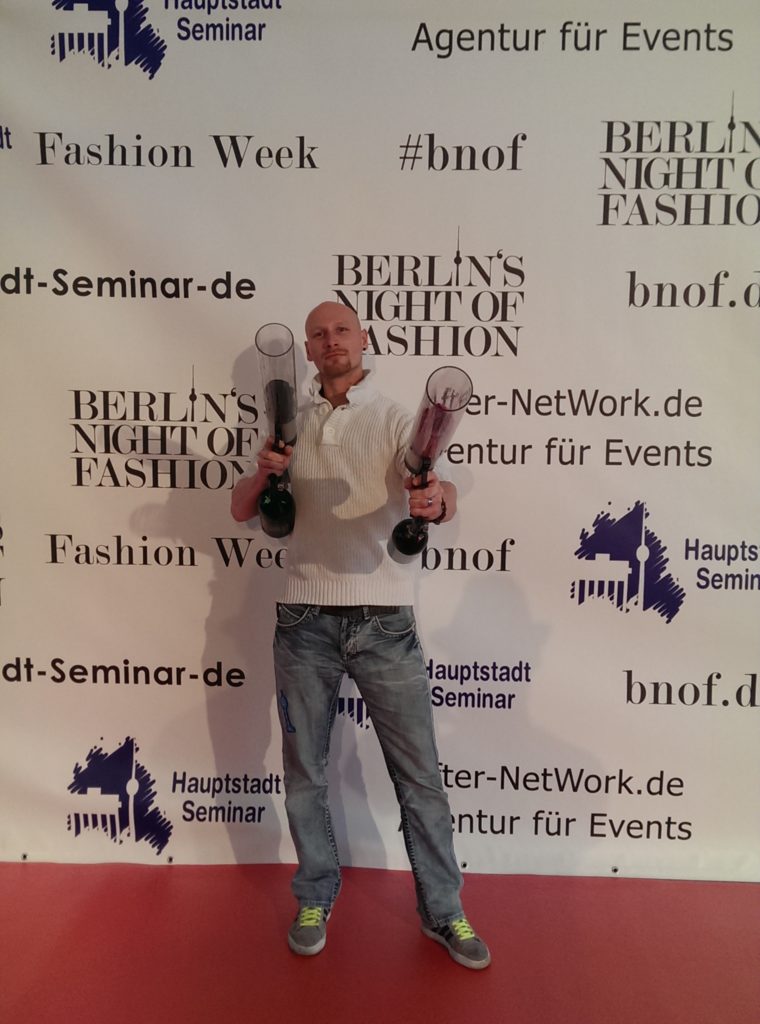 daniel mit zwei t-shirt kanonen fashion week berlin bnof