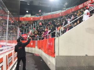 tissot arena biel t-shirt kanone und fans