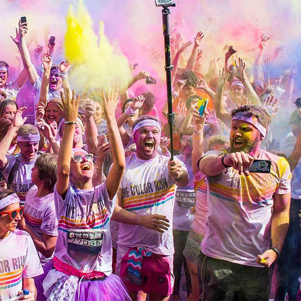 the color run 2016 deutschland läufer bunt mit handy stick the color run 2016 deutschland läufer bunt mit handy stick
